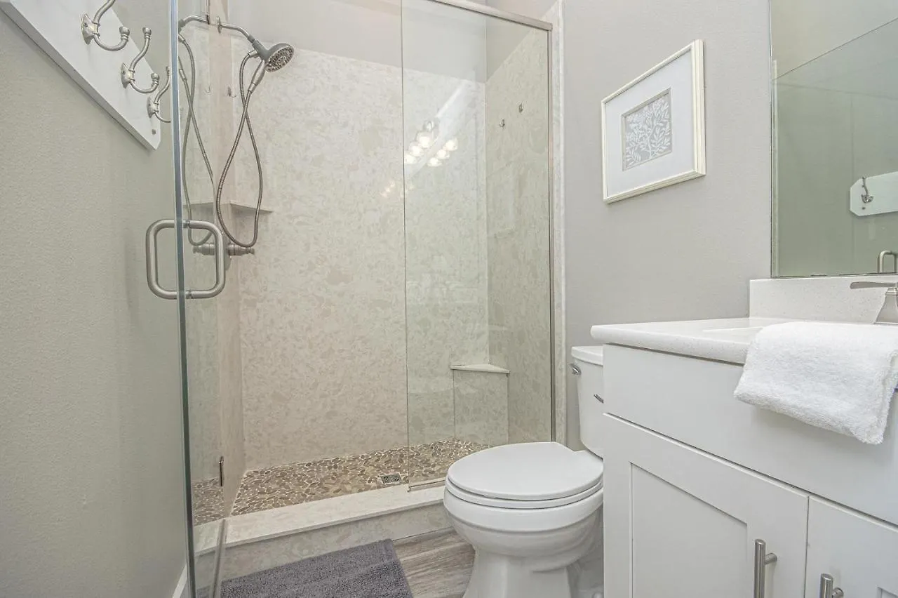 Freshly Squeezed - Heated Pool! West End! Beachfront!!! Panama City Beach Holiday home